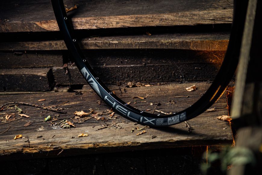 Обід SUNringl&eacute; Helix TR27 SL 29", 622x24, 32 отв, пістонований, чорний, анодований, tubeless ready