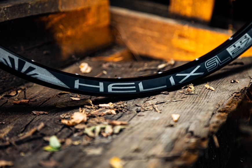 Обід SUNringl&eacute; Helix TR27 SL 29", 622x24, 32 отв, пістонований, чорний, анодований, tubeless ready