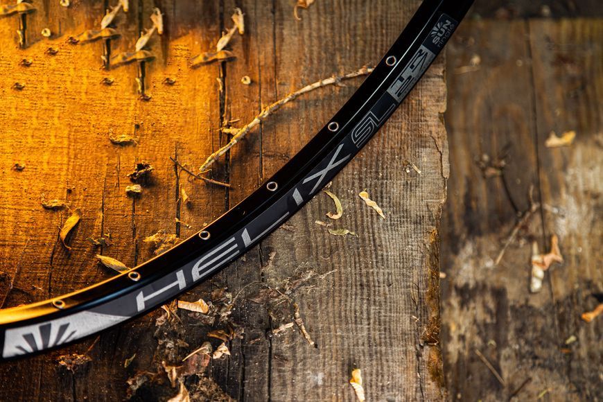 Обід SUNringl&eacute; Helix TR27 SL 29", 622x24, 32 отв, пістонований, чорний, анодований, tubeless ready