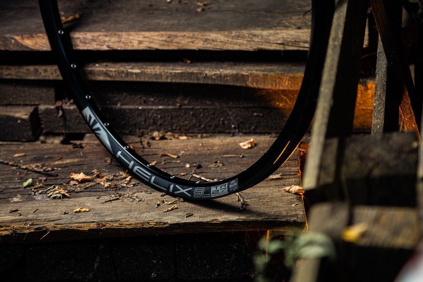 Обід SUNringl&eacute; Helix TR27 SL 29", 622x24, 32 отв, пістонований, чорний, анодований, tubeless ready