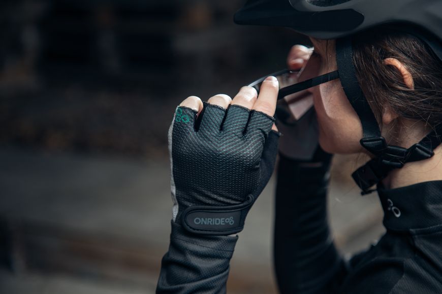 Рукавички ONRIDE TID 20 смужки колір зелений/чорнийрозмір S